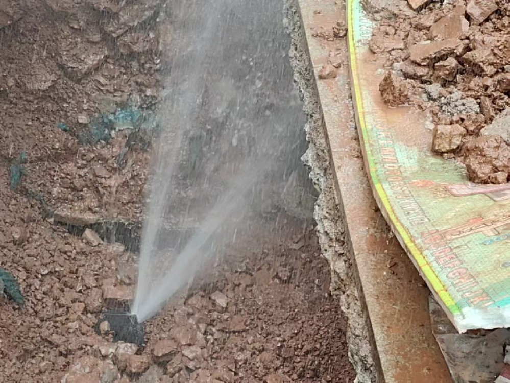 焦作城乡一体化示范区消防水管漏水检测定点开挖